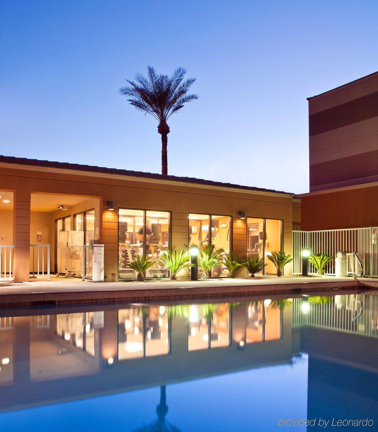 Courtyard By Marriott Scottsdale Old Town Hotel Exterior photo